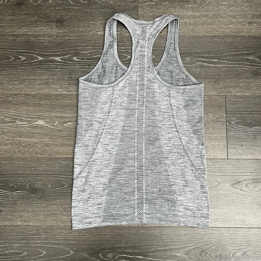 Lululemon Swiftly Tech Tank Top Size 6 Heather Gray‎ Racerback Athletic Work Out - Picture 5 of 7